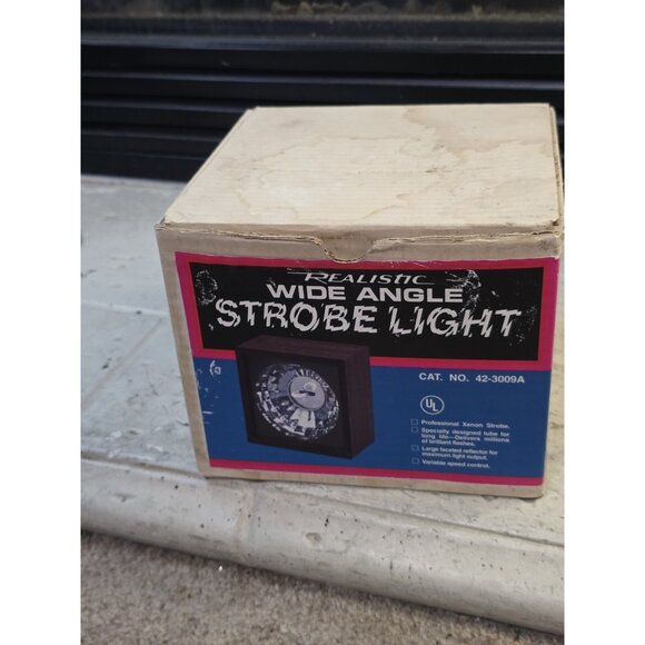 VTG Realistic 42-3009A Wide Angle Xenon Strobe Light Radio Shack - Tested w/ Box - Picture 1 of 10